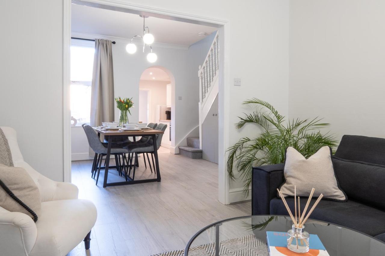 Southview Stays - Three Bedroom House Честер Екстер'єр фото